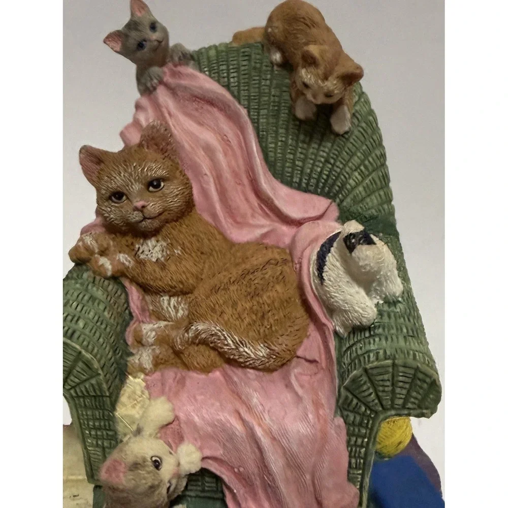 Vintage JSNY Cat Family Music Box Figurine Rotates. Plays 